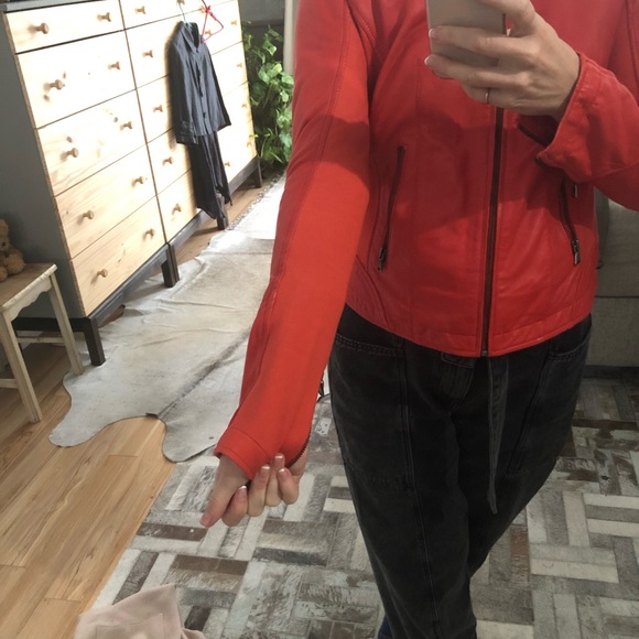 Red stretchy leather jacket - Picture 9 of 9